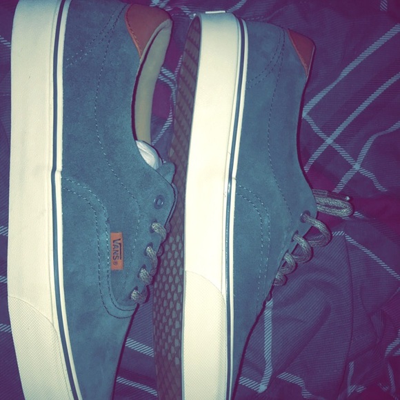 Vans - Picture 2 of 8